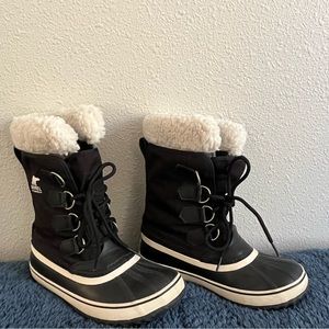 SOREL snow boots- Rarely worn, size 6, Faux Fur collar